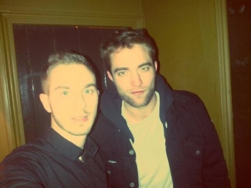 Robert Pattinson “Missing” Kristen Stewart Desperately Over The Holidays