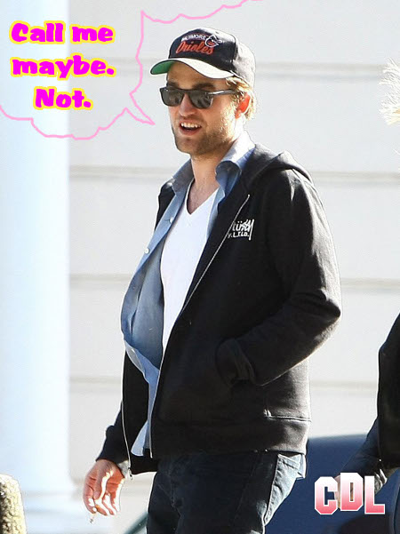 Kristen Stewart’s Stalking has Forced Robert Pattinson to Change his Cell Phone Number Four Times!