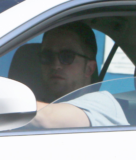 Robert Pattinson Visits Kristen Stewart at her Home! Epic Reconciliation in the Works? (PHOTOS)