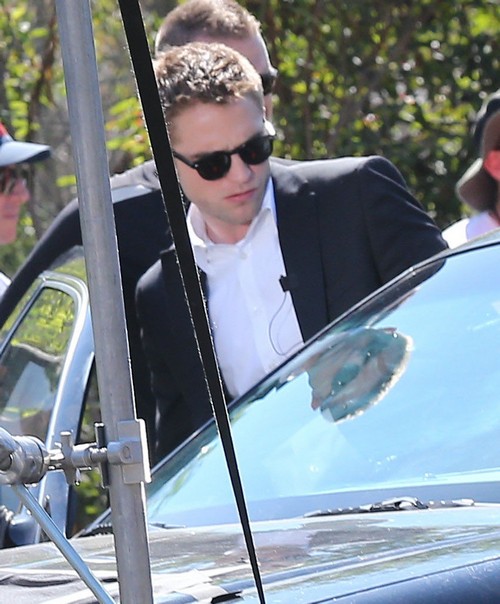 Robert Pattinson Recording Solo Album – Report