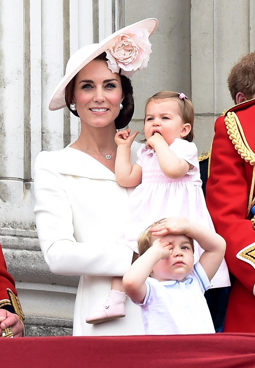 Kate Middleton Insists On Taking Prince George to School Everyday: Puts Family Over Royal Obligations