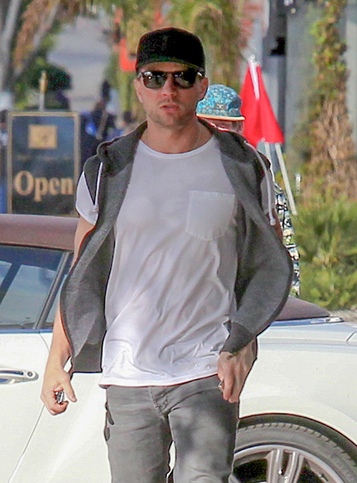 Ryan Phillippe Begs Reese Witherspoon To Reunite: Reclusive And Depressed After Rejection?