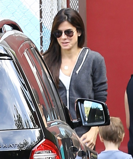 Sandra Bullock, Chelsea Handler Hunt For Hot Single Men – Sandra Seeks Distraction From George Clooney and Amal Alamuddin Wedding!