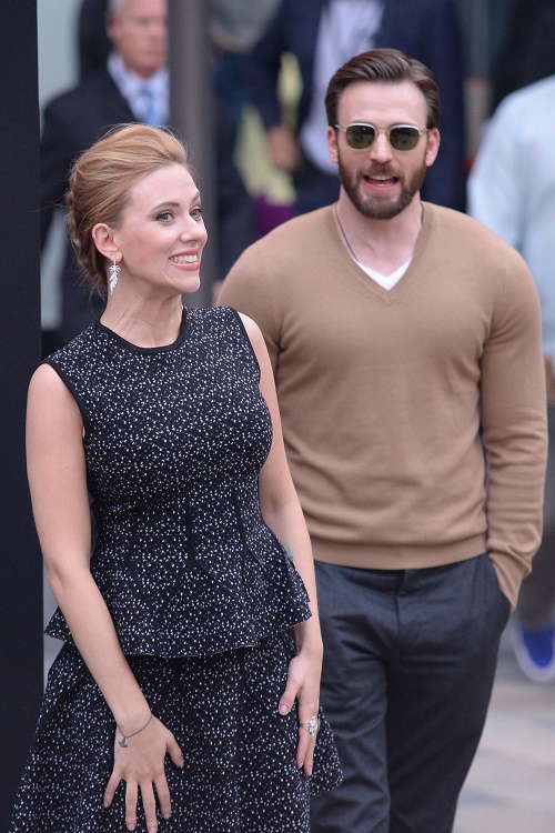 Scarlett Johansson And Chris Evans Dating Now That They’re Both Single?