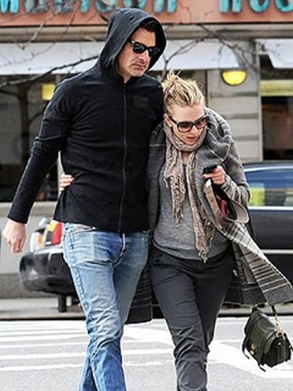 Scarlett Johansson Steps-Out with New Boyfriend Nate Naylor (Photo)