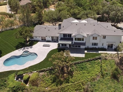 Scott Disick Buys Kardashian-Adjacent House: Spying on Kourtney Kardashian and Justin Bieber?