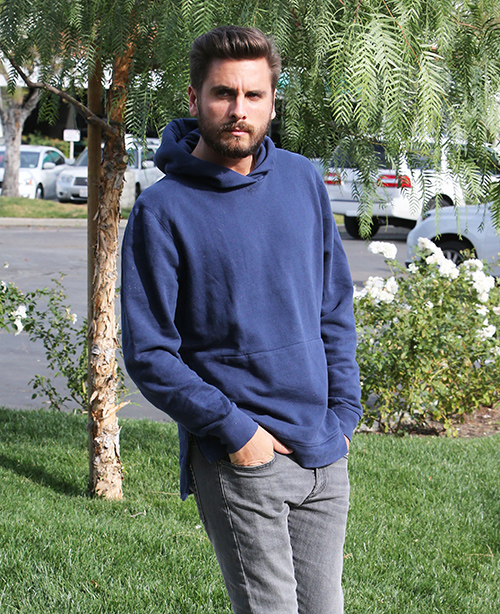 Scott Disick Relapses as Kourtney Kardashian Sleeps With Justin Bieber: Baby Mama Hooking-Up Crushes Scott?