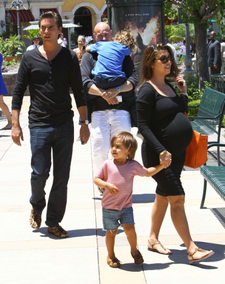 Kourtney Kardashian Orders Scott Disick To Ditch His Failing Restaurant
