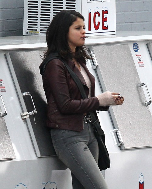 Selena Gomez Crushes Sad Justin Bieber’s Heart: Still Dating Zedd – Biebs Stuck With Hailey Baldwin?