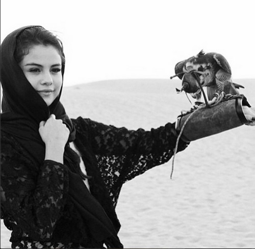 Selena Gomez Is A Crazy Girlfriend – Scared Justin Bieber and Orlando Bloom Away With Clingy And Attention Seeking Behaviors