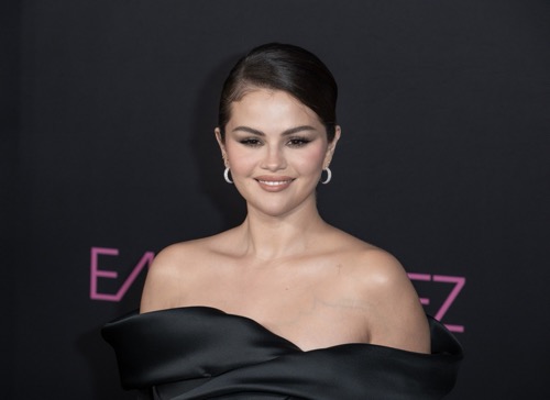 Selena Gomez Looks Stunning and Grown Up In Photo!