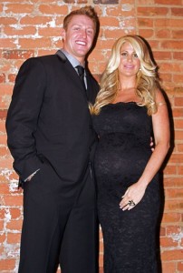 Kim Zolciak Caught Smoking While Pregnant With Baby No. 5! (PHOTOS) 0606