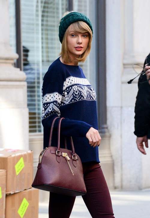 Taylor Swift Has Crush On Chris Martin – Stealing Him From Jennifer Lawrence?