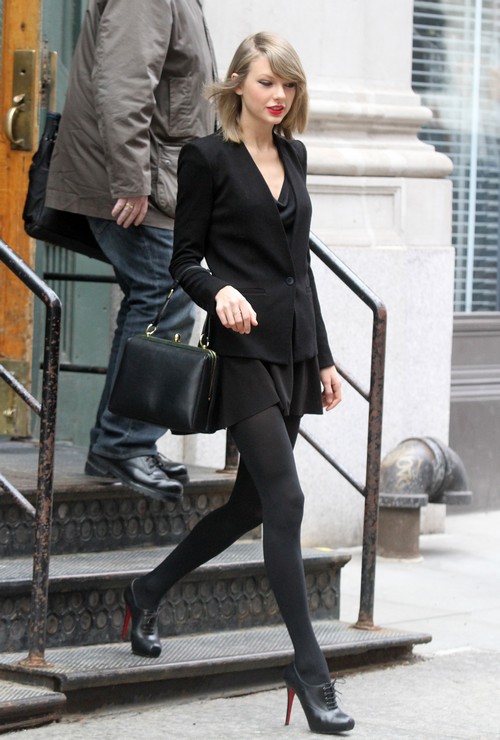 Taylor Swift Losing Weight – Is She Starving Herself? (PHOTOS)