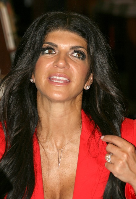 Teresa Giudice Prison Sentence: Not Cut Out For Jail, Lies To Daughters – Says She’s Going Away For Work!