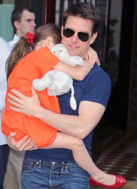 Tom Cruise Accuses Katie Holmes Of Planting Tabloid Stories as a “Horrible Father” – Hypocrite?