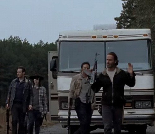 The Walking Dead Spoilers: Who Negan Kills and Why – Last 10 Minutes of Season 6 Finale Revealed