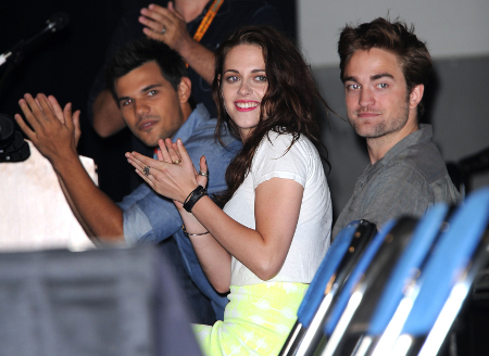 Robert Pattinson and Kristen Stewart Hate their Twilight Fans