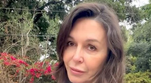 Finola Hughes Gets A Fabulous Gift, Fans Want One