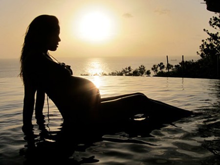 Is Vanessa Minnillo Lachey Throwing Her Sexy Baby Bump In Jessica Simpson’s Face?