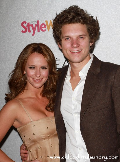 Jennifer Love Hewitt & Alex Beh Have Split Up