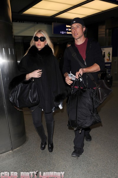 Jessica Simpson Calls Off Her Wedding?