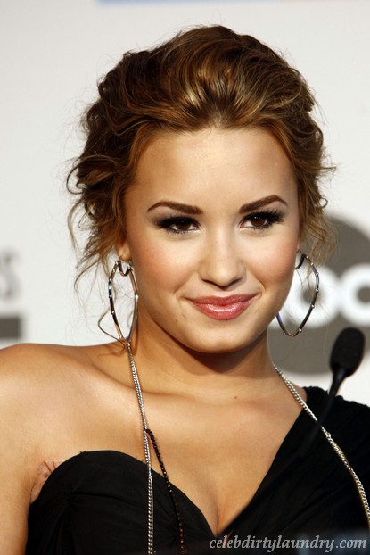 Demi Lovato Leaves Rehab!