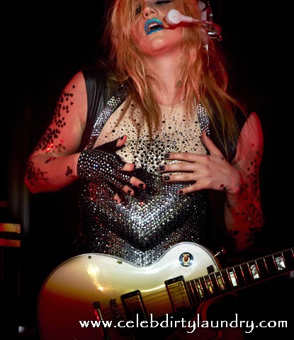 Ke$ha Takes To Finger Painting But With Her Bare Butt – Fantasizes About Lady Gaga