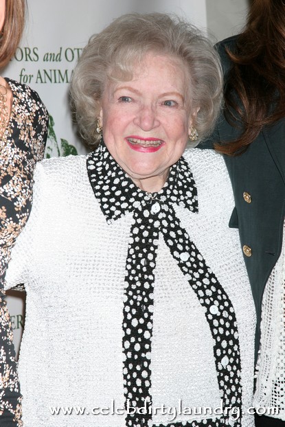 Welcome To The Latest Celebrity Feud – Lindsay Lohan Vs. Betty White
