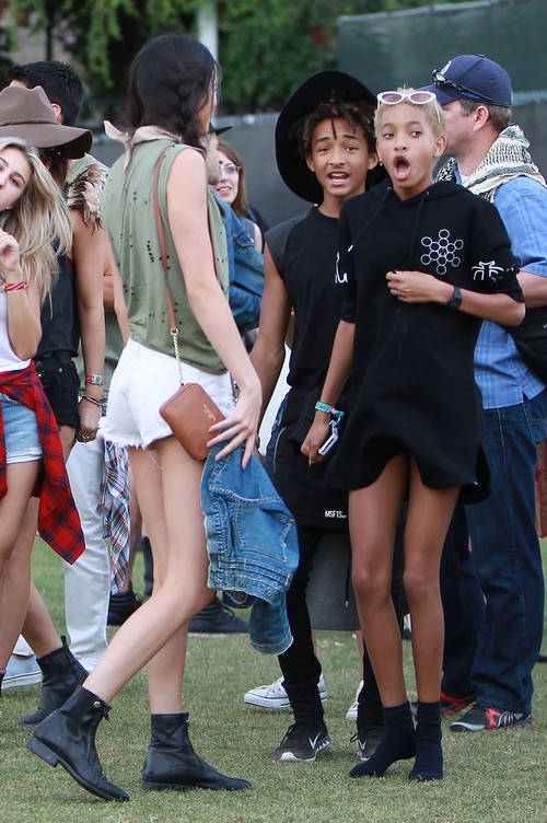 Willow Smith (13) In Bed With Nearly Naked Man Moises Arias (20) – Jada Pinkett-Smith, Grow a Brain (PHOTO)