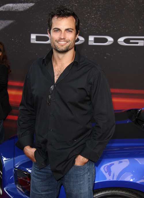The Young and the Restless Spoilers October 1: Scott Elrod Debuts As Avery’s Ex, Joe Clark – Steals Her Back from Dylan?